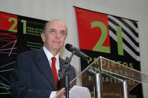 São Paulo Governor José Serra announcing the 21 projects