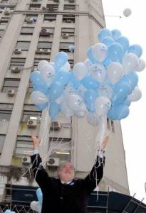 Argentine Health Minister Releasing Balloons with kids on World No-Tobacco Day