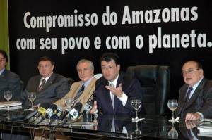 Amazonas' Governor at the signing of the new climate change law